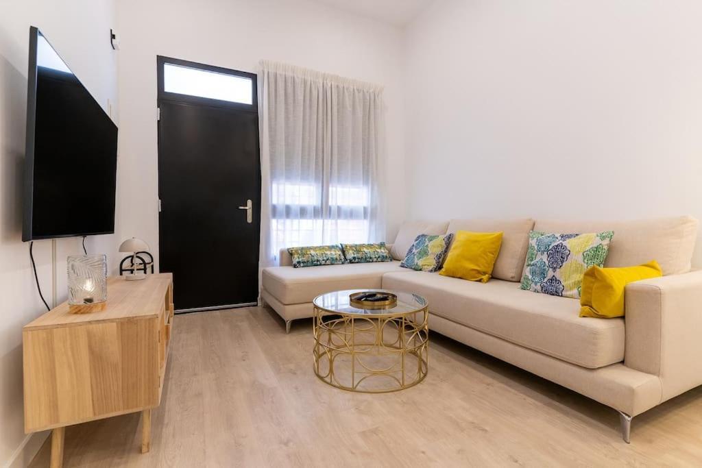 Apartamento Nuevo En El Centro De Elche Bagian luar foto